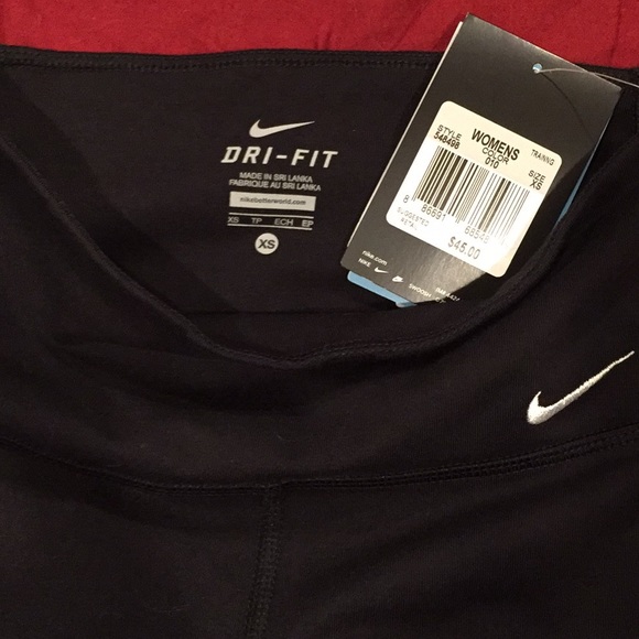 Nike Legendary DriFit capri NWT - Picture 1 of 3